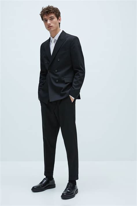Pin by Lutfi Fauzi on formal looks | Black suit men, Fashion suits for ...