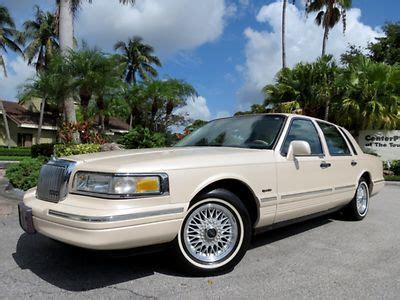 Buy Used Stunning Vanilla White Pearl Lincoln Town Car Signature