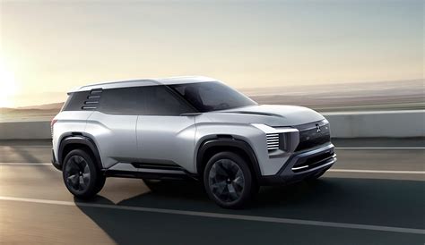 Mitsubishi presenta el Outlander Sport de tres filas