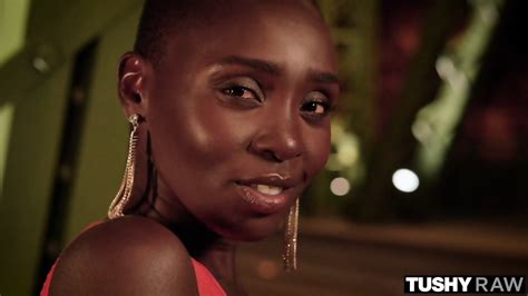 Tushyraw Elegant Model Zaawaadi Is Obsessed With Anal