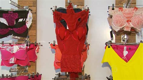 V Deo No Sul De Minas Feira De Lingerie Aposta Em Pe As Coloridas Para Atrair Visitantes Mg