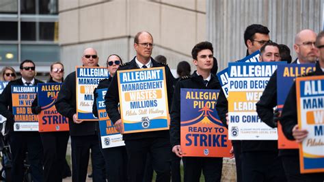 Allegiant pilots picket outside Des Moines International Airport