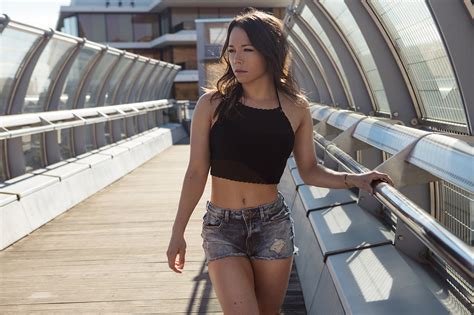 обои : женщины, модель, Джинсовые шорты, мост, Мода, одежда, Девушка ...