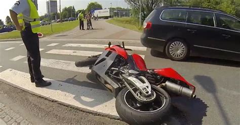 NAKED Motorbike Rider Leads Stunned Police On High Speed Chase Through