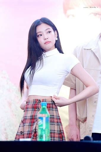 Times Blackpink S Jennie Rocked A Plaid Outfit And Looked Hot Af Koreaboo