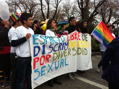 Desde niños a adultos mayores participaron en la primera marcha de orgullo gay en Los Ángeles