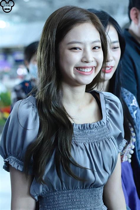 Uncovering the 2016 Moment Jennie Kim Transformed Her Career - Veja Store Site