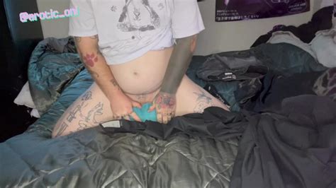 仕事で長い一日を過ごした後のカミング Pornhub Gay