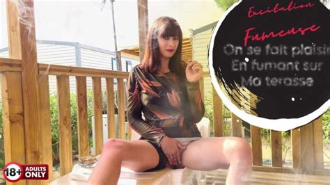 Brunette Chaude Fume Et Te Chauffe En Se Carressant La Chatte Devant Toi Smoke Fetish Natacha