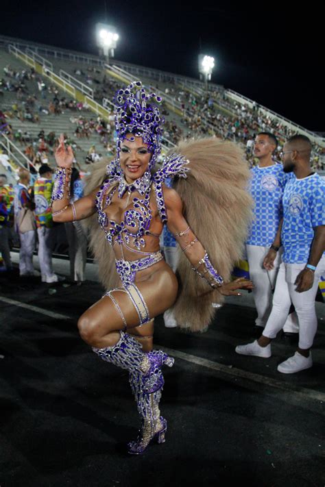 Estreante como Rainha de Bateria, Monique Rizzeto aposto em desfile