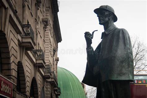 Sherlock Holmes Statue, London Editorial Image - Image of character, curves: 104563870