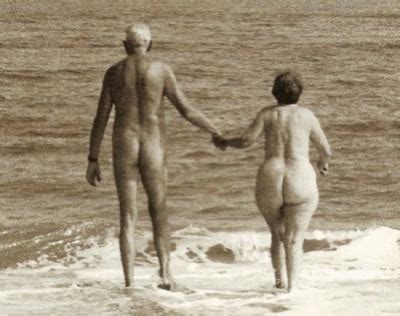 Via Hand In Hand Naked At The Beach Betty Dodso Tumbex