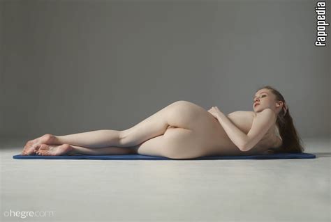 Emily Bloom Nude OnlyFans Leaks Photo Fapopedia