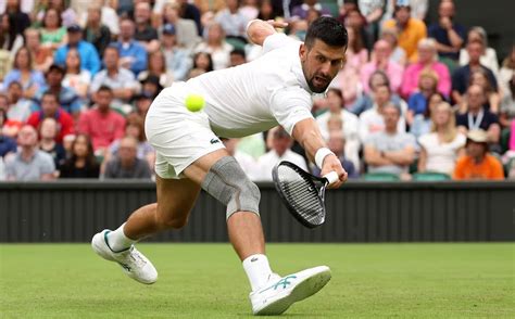 Novak Djokovic desató la polémica en Wimbledon por la rodillera que