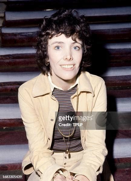 10 Hot Sexy Beth Howland Bikini Pics