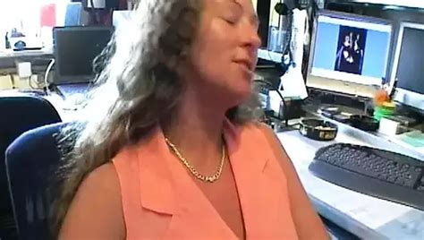 Rondborstige Duitse Milf Rijdt Op Een Geladen Pik In Haar Zwarte Kousen Xhamster