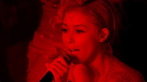 Red / BENI Red LIVE TOUR 2013 - YouTube