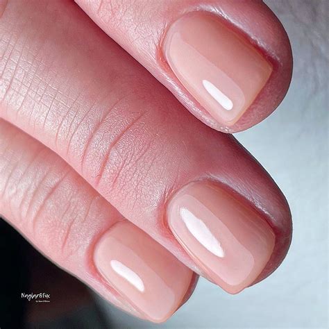 Shellac Nude Knickers לק ג ל היפואלרגני בצבע ניוד טבעי חצי שקוף לק ג ל היפואלרגני CND Shellac