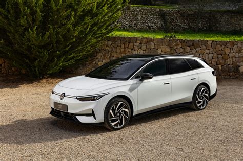 Volkswagen dévoile lID 7 Tourer son grand break électrique