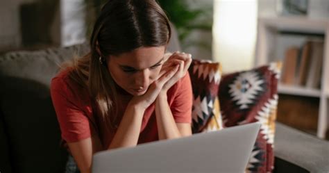 The Best Job In The World A British Woman Is Paid To Watch Porn Pictolic