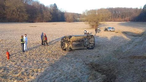 Zwei Unfälle Drei Verletzte bei Pkw Überschlag im Mittelburgenland