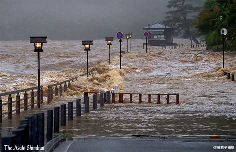 【大雨】京都 桂川氾濫 嵐山の様子 午後6時半 - 2NN 2ちゃんねるニュース速報＋ナビ