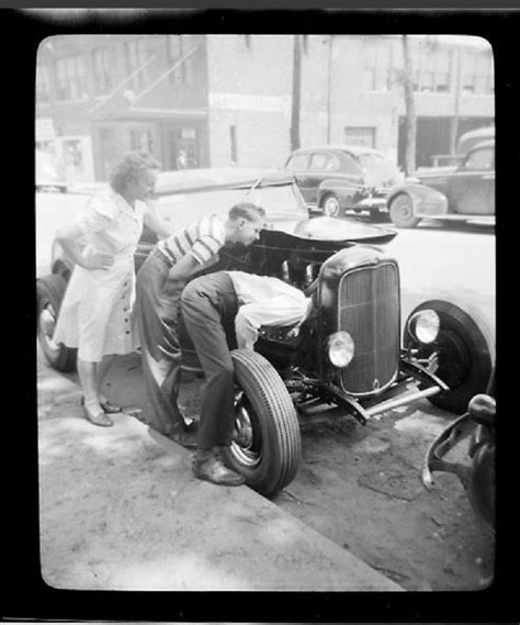 Photo Hot Rod 4 A TRIBUTE TO 90 YRS OF THE 32 FORD IN BLACK WHITE II Album LOUD PEDAL