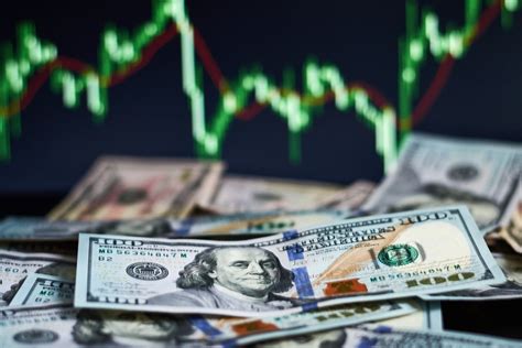 Dólar sobe forte e fecha acima de R$ 5, maior valor desde 31 de maio