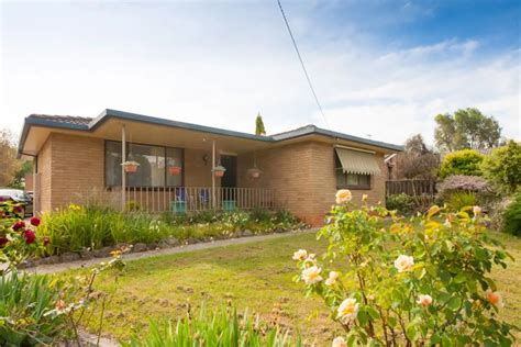 533 Margaret Place Lavington Nsw 2641 House For Rent 475 Domain
