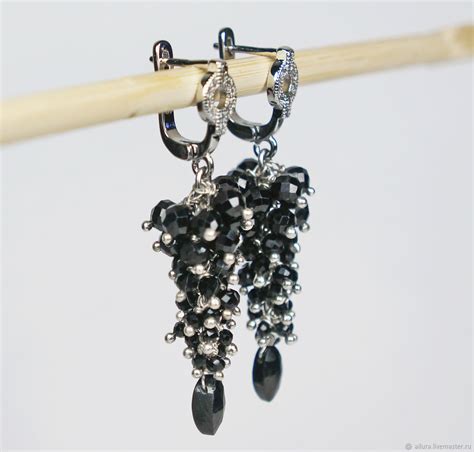 Серьги из чёрной шпинели (на цепочке) купить в интернет-магазине ...