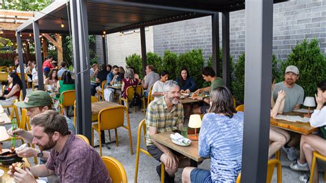 The Wiener’s Circle - Review - Lincoln Park - Chicago - The Infatuation