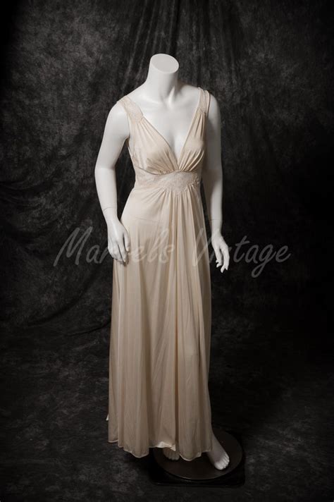 Vintage Olga Nightgown Ivory Bodysilk Lingerie Size S Gem