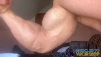 Roided Bodybuilder Hunk Flexes Veiny Muscles Free Mobile Porn Videos