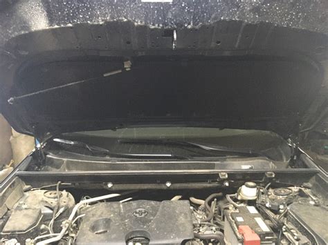 газовые упоры — Toyota RAV4 (5G), 2 л, 2019 года | аксессуары | DRIVE2