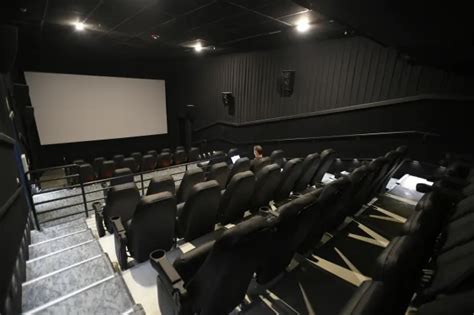 Laemmle Glendale Theatre - Showtimes & Tickets