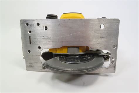 DeWalt DCS573 20V MAX Cordless Brushless 7-1/4" Circular Saw