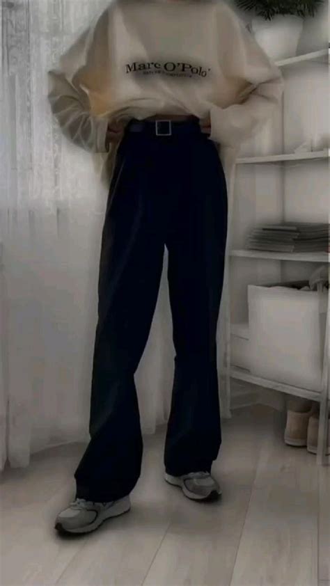 Рисует она красиво и ещё она добрая умная и классная)