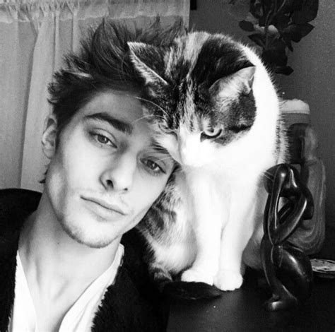 Pin By Casrith Viasco On Vampire Rpg Maxence Danet Fauvel Cute Gay Cat People