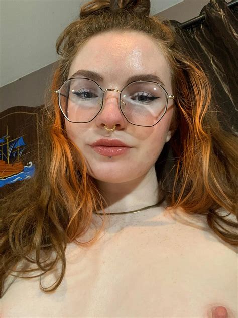 Hi Im An Irish Redhead With Very Bad Eyesight Nudes GirlswithGlasses NUDE PICS ORG