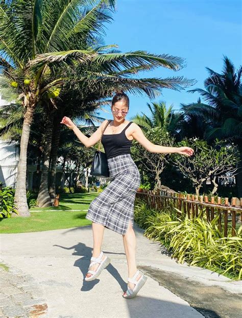 Kh Nh Thi Di N Bikini B X U Khoe Ng Cong Ng Chu N G I Hai Con Tr Ng M N Con M T