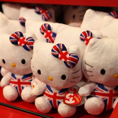 Hello Kitty también celebra el Jubileo de la Reina Isabel II Londres