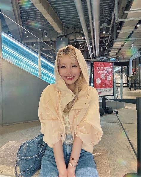 レイザーラモンhgの妻・住谷杏奈、17歳息子顔出し 家族4ショットに反響「大きくなった」「好青年」 モデルプレス
