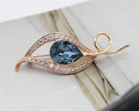 Брошь с кристаллами Swarovski. VelVett