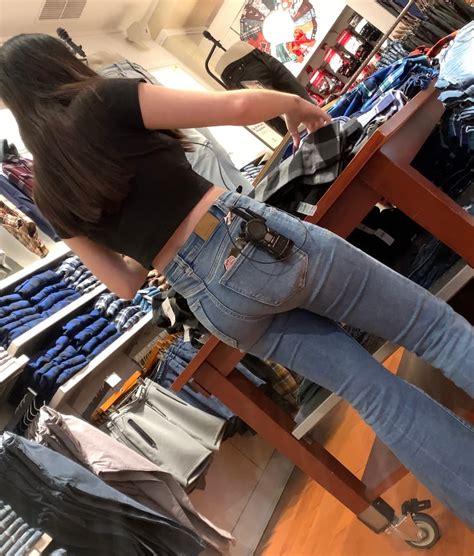 Mmm Nerdy Brunette With Tight Ass In Flare Jeans Tight Jeans Forum