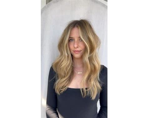 Stunning Honey Blonde Hairstyles Trending In Fabbon