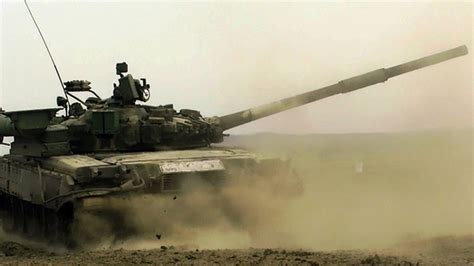 Танки ищут броды и стреляют с ходу