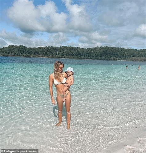 Model Elyse Knowles Flaunts Her Jaw Dropping Bikini Body On Holiday Daily Mail Online