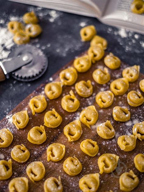 ᐉ Тортеллини Casa Rinaldi с мясом и пармезаном 250 г • Купить в Киеве ...