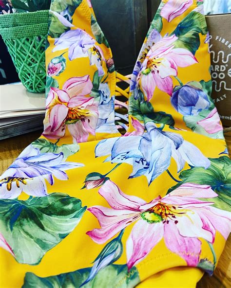 Costumi Ysabel Mora Stile Hawaiano Sia Bikini Che Intero Con Copricostume Puro Lino Esposito