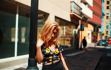 Wallpaper pose street blonde for mobile and desktop section девушки resolution 2048x1365